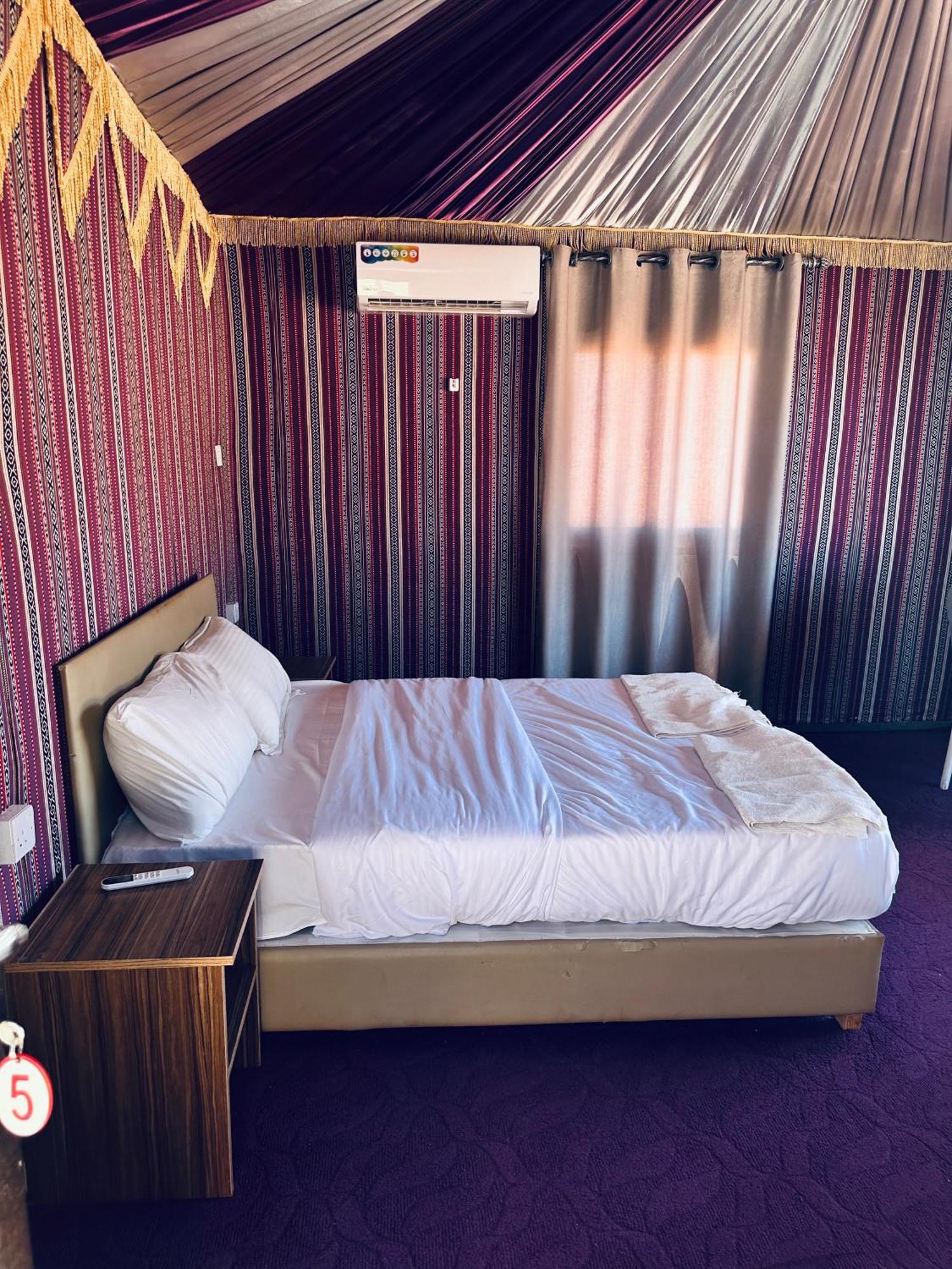 Holiday Inn Luxury Camp Wadi Rum Esterno foto