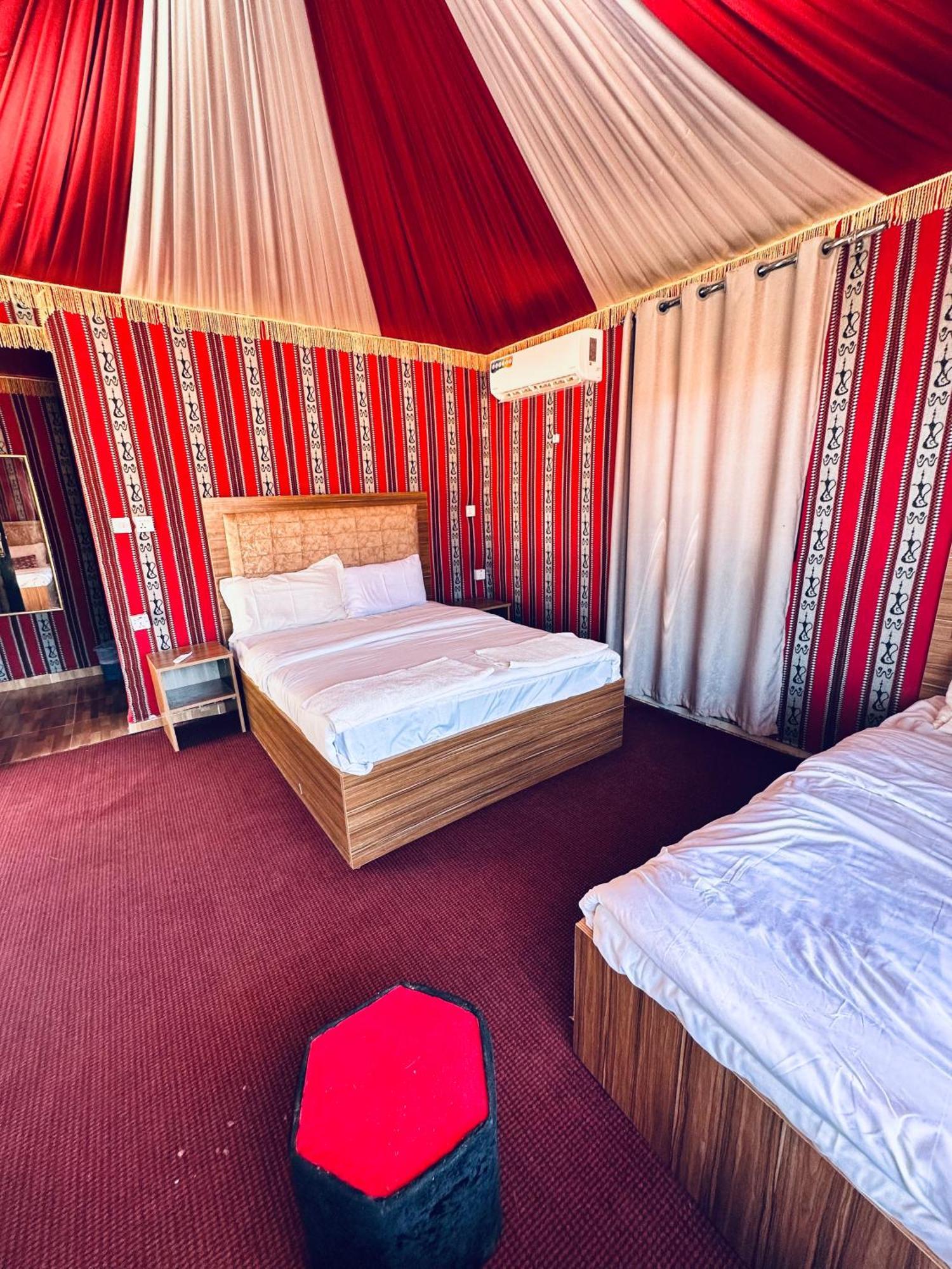 Holiday Inn Luxury Camp Wadi Rum Esterno foto