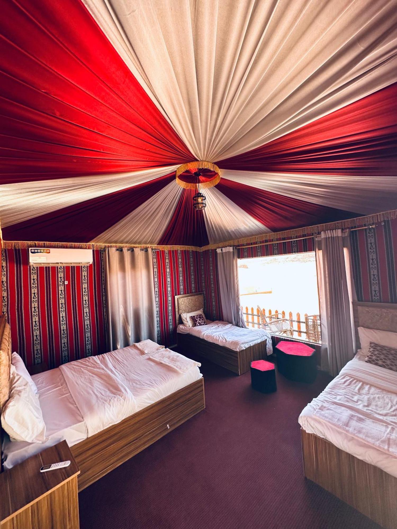 Holiday Inn Luxury Camp Wadi Rum Esterno foto