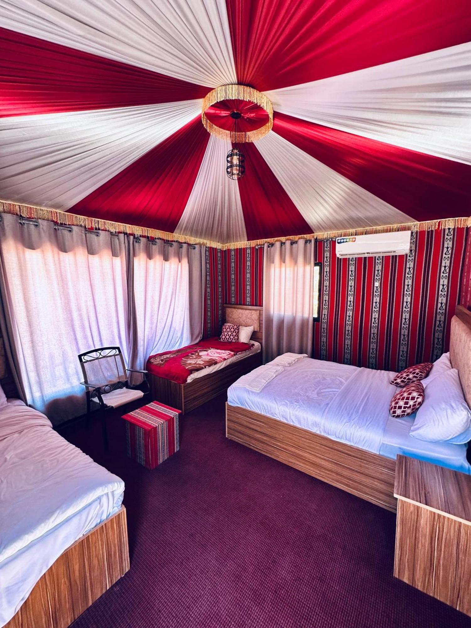 Holiday Inn Luxury Camp Wadi Rum Esterno foto